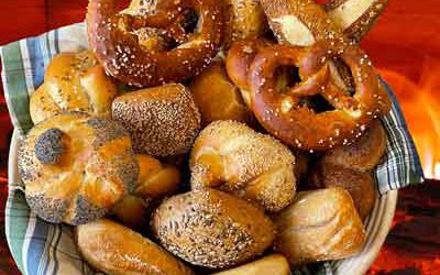 Auslistung, Geburtstagsbrot und Kirtanudeln